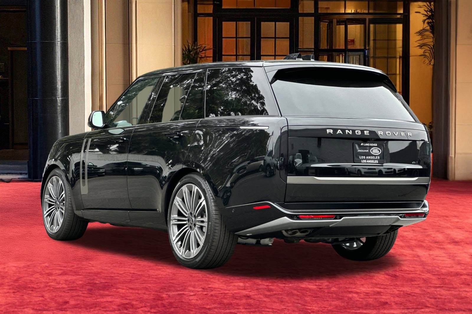 2025 Land Rover Range Rover SE photo 3