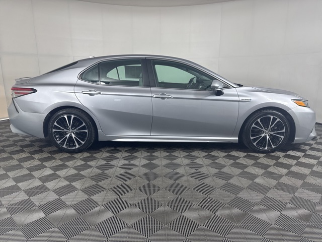 2019 Toyota Camry Hybrid SE photo 2