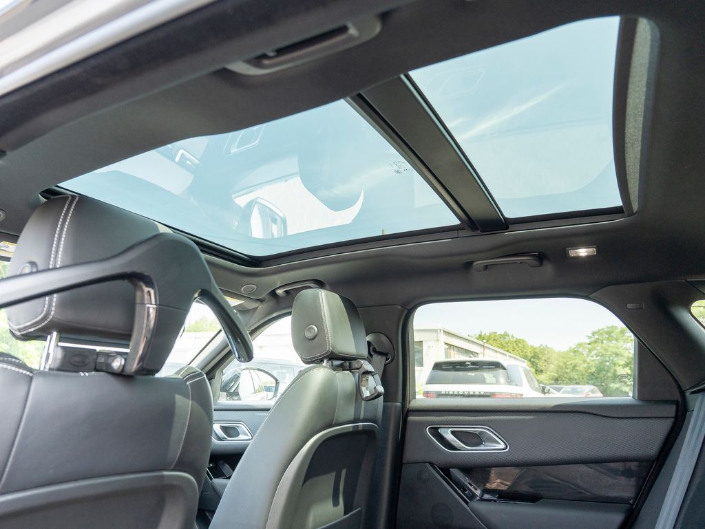 2023 Land Rover Range Rover Velar R-Dynamic S photo 28