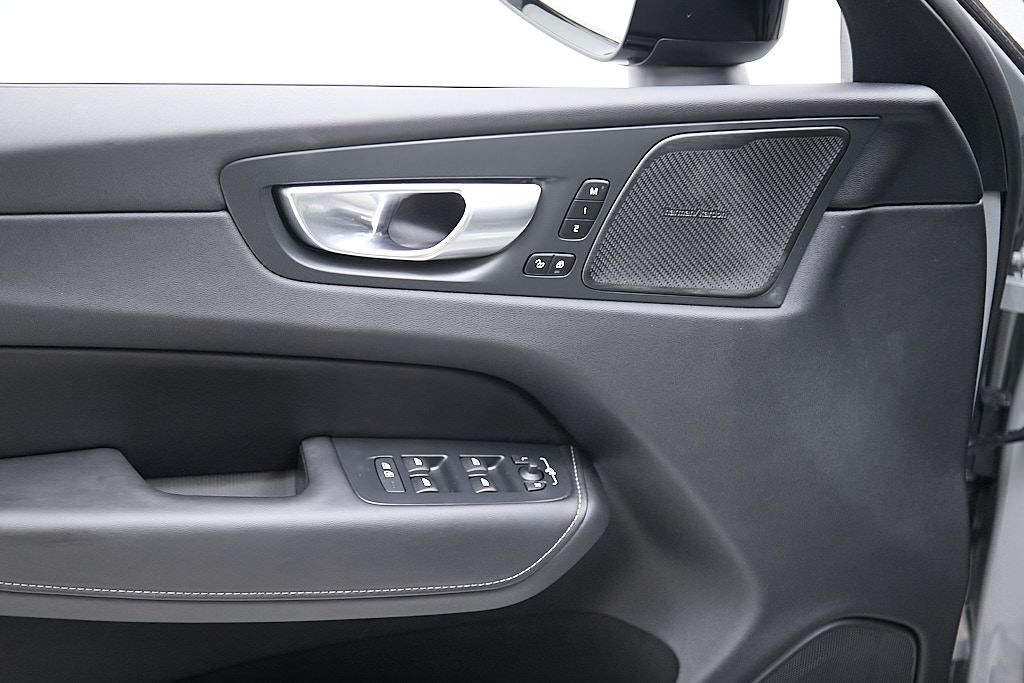 2024 VOLVO XC60 - Image 10