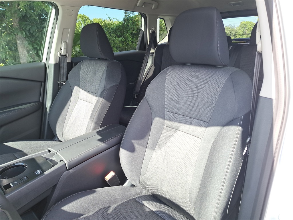 2026 Nissan Rogue SV photo 20
