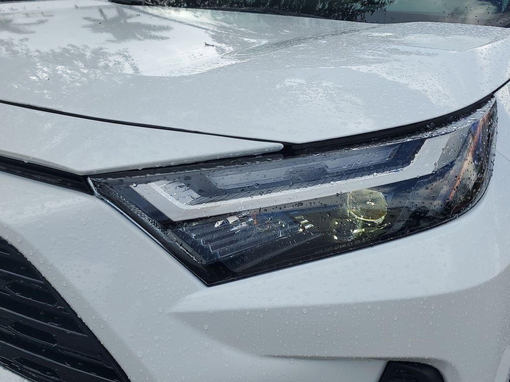 2025 Toyota RAV4 Hybrid XLE photo 11