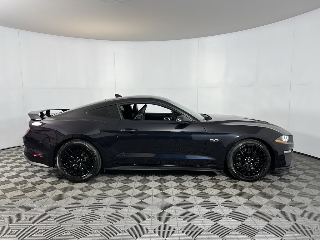 2022 Ford Mustang GT Premium photo 3