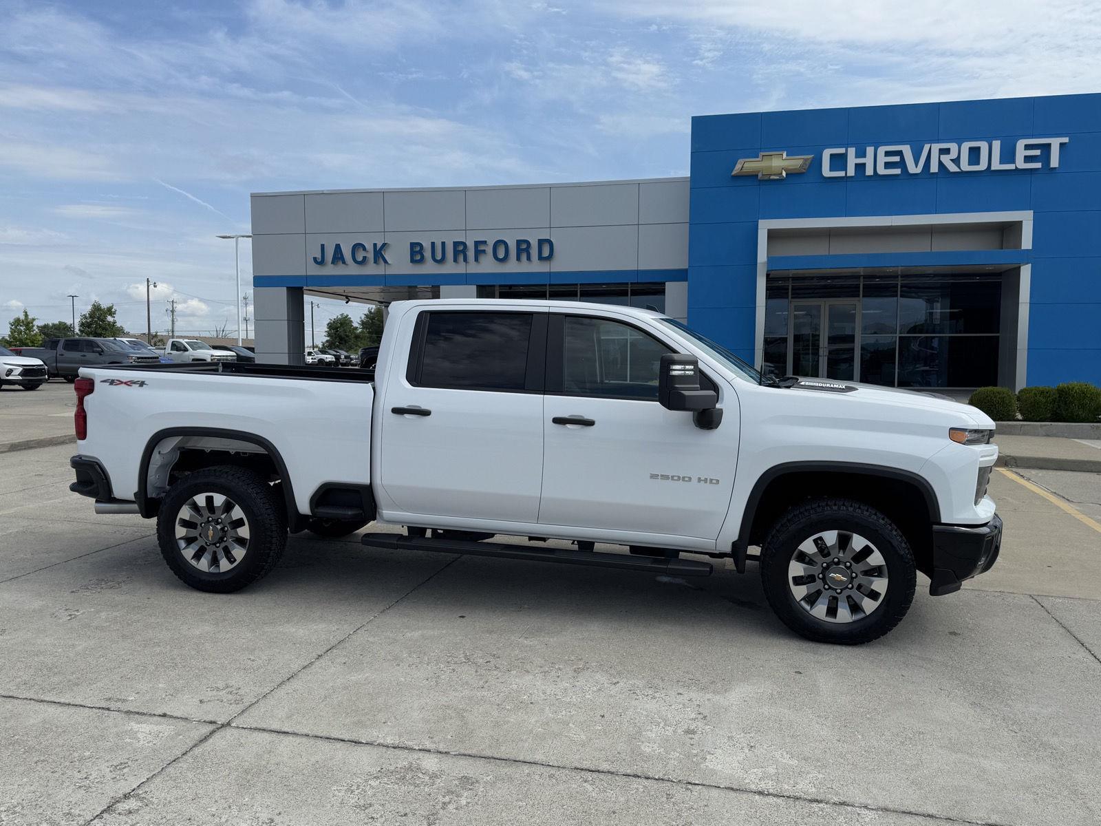 2025 Chevrolet Silverado 2500HD Custom photo 5