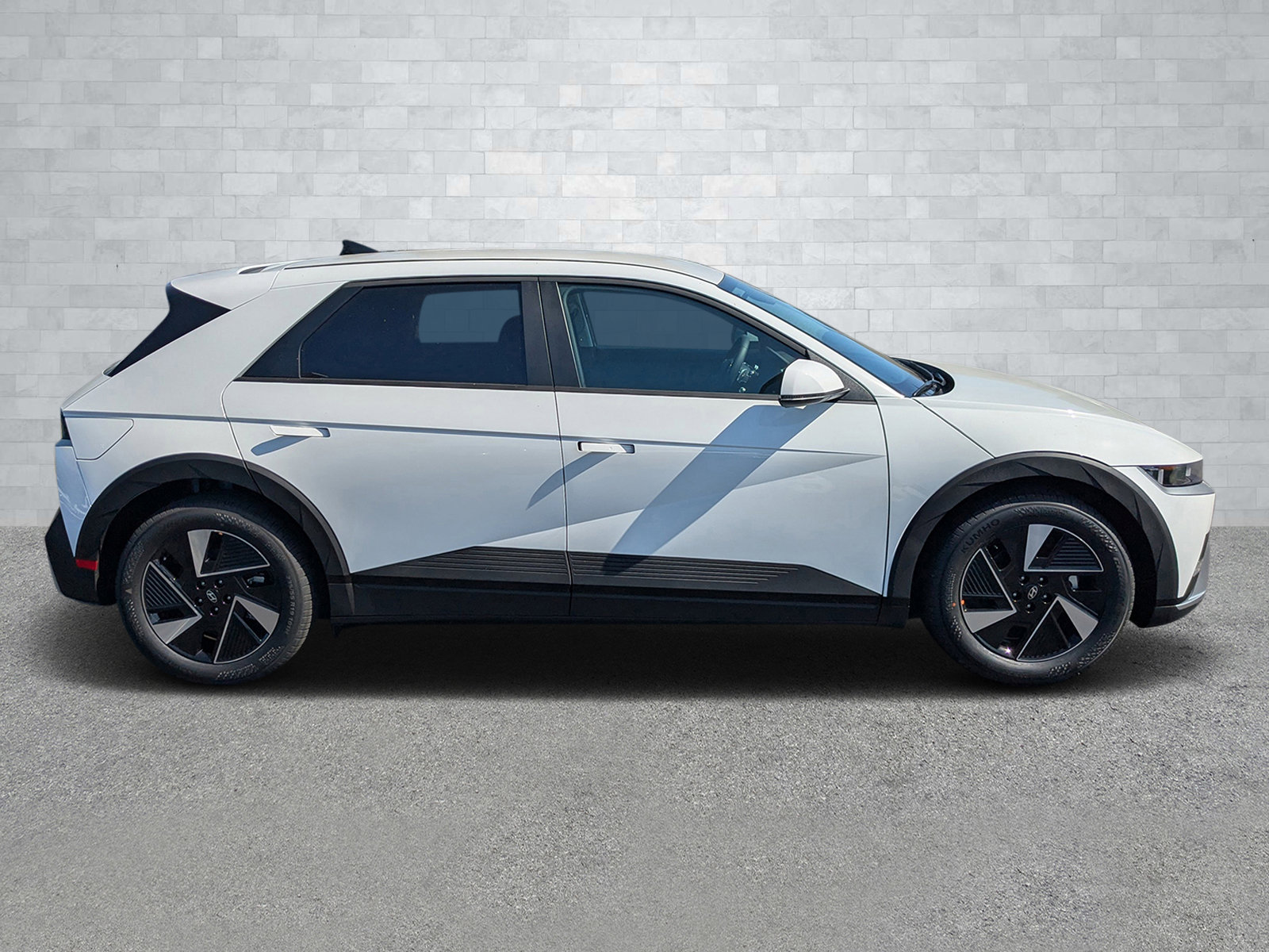 2025 Hyundai Ioniq 5 SE photo 3