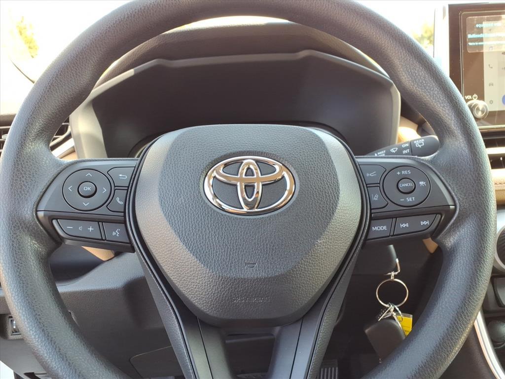 2025 Toyota RAV4 LE photo 21