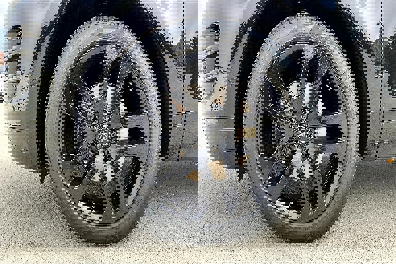 2026 Land Rover Range Rover Evoque Dynamic SE photo 9