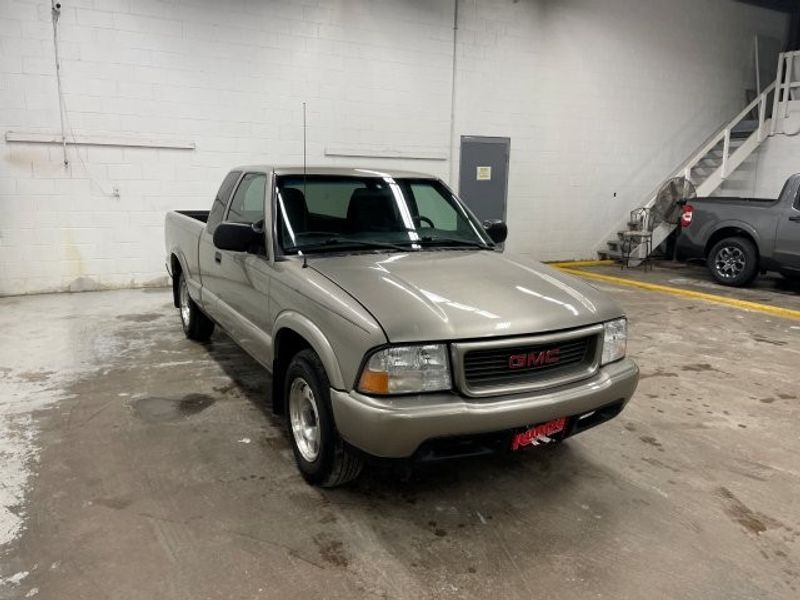 2001 GMC Sonoma SLS's photo