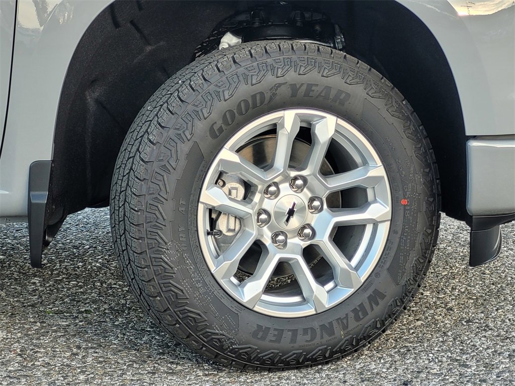 2025 Chevrolet Silverado 1500 RST photo 2