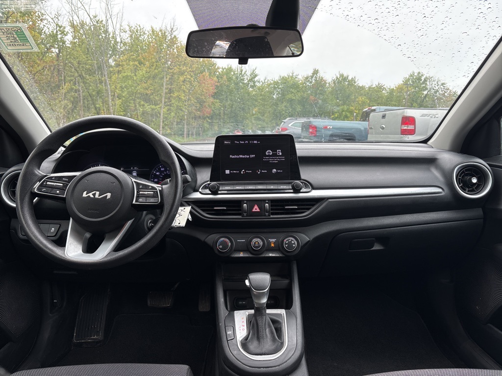 2023 Kia Forte LXS photo 2