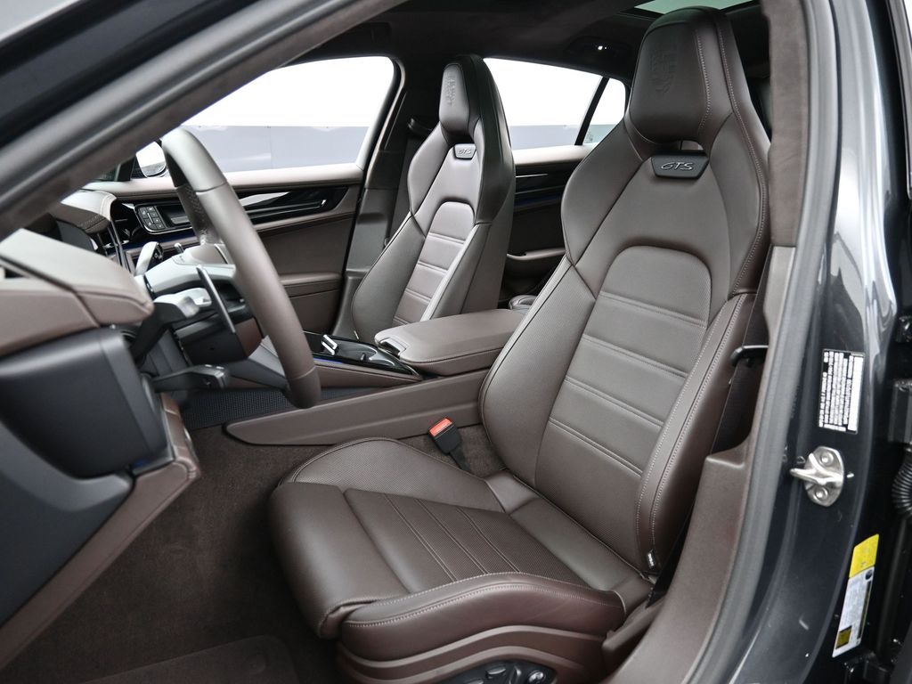 2026 Porsche Panamera GTS photo 4