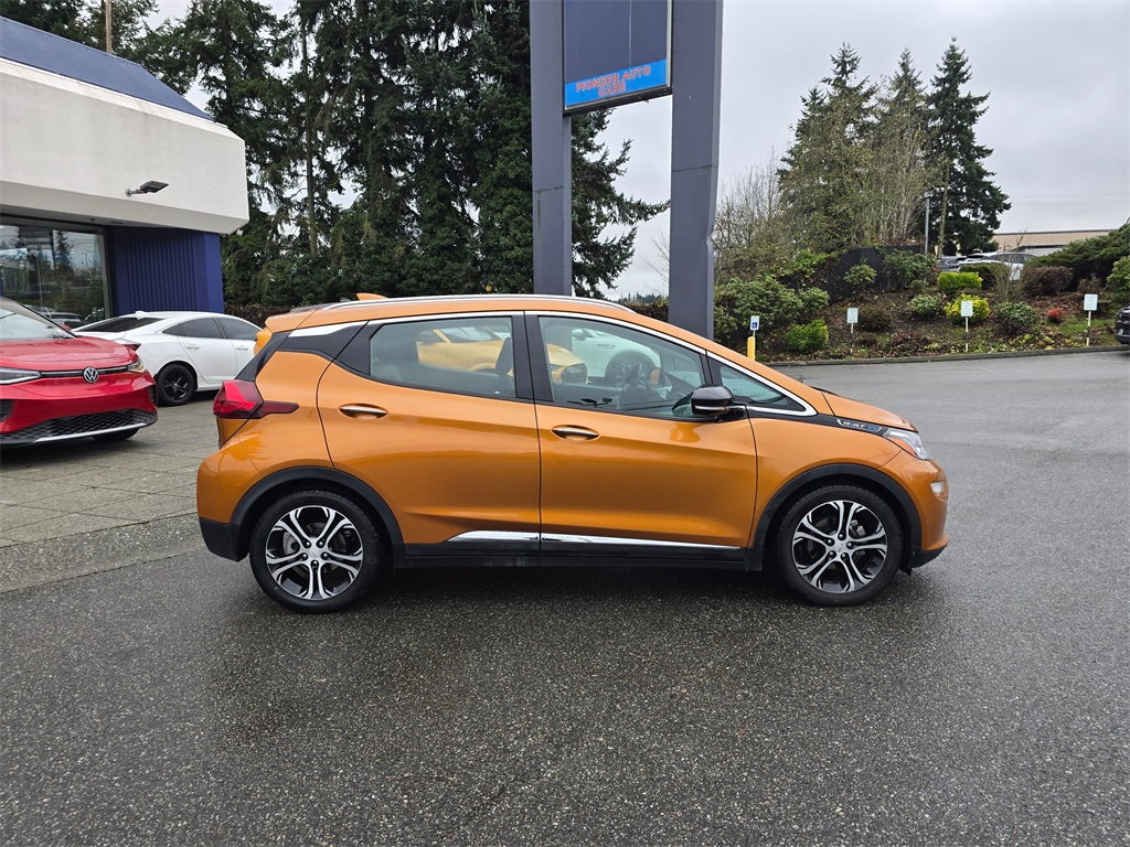 2017 Chevrolet Bolt EV Premier photo 2