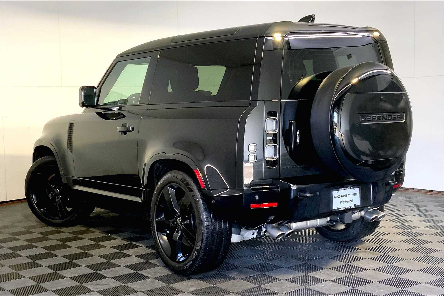 2023 Land Rover Defender V8 photo 3