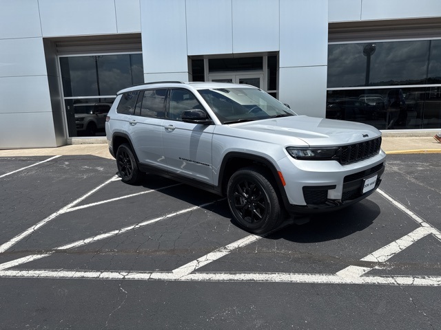2024 Jeep Grand Cherokee Altitude photo 4