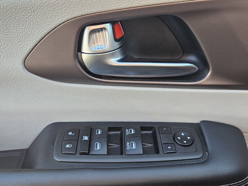 2023 Chrysler Voyager LX photo 16
