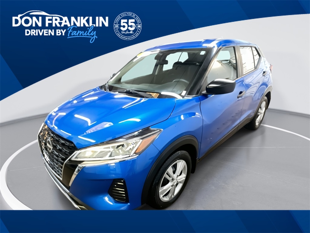 2022 Nissan Kicks S's photo