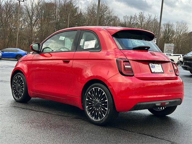 2024 Fiat 500e Red photo 5