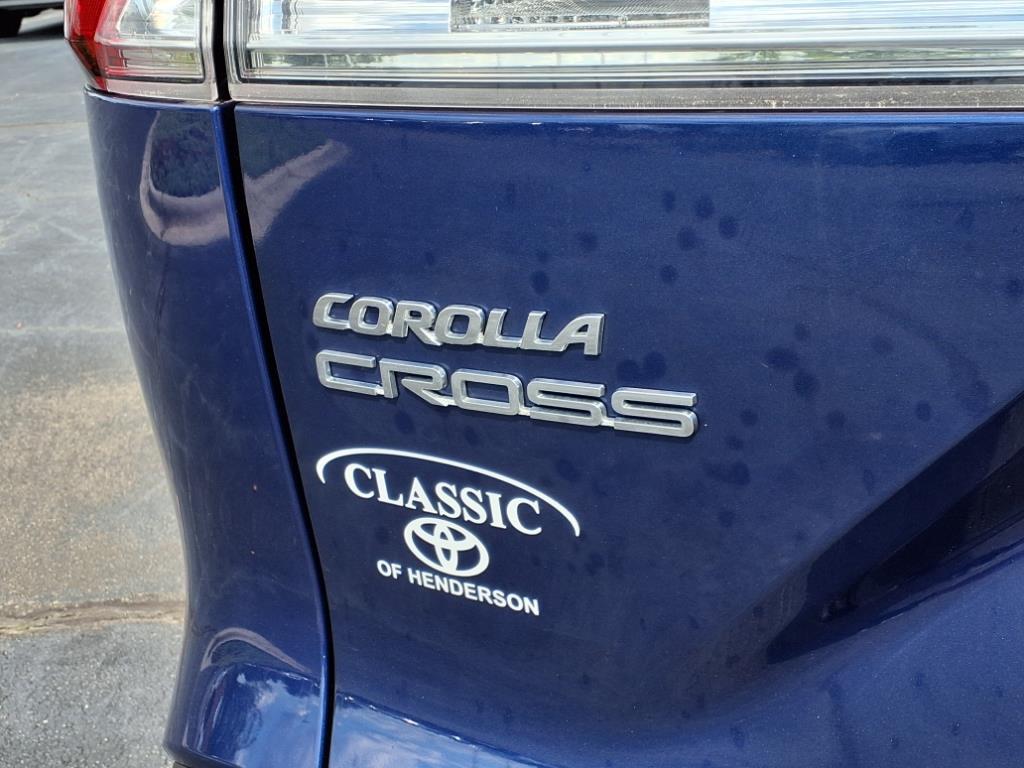 2022 Toyota Corolla Cross LE photo 3