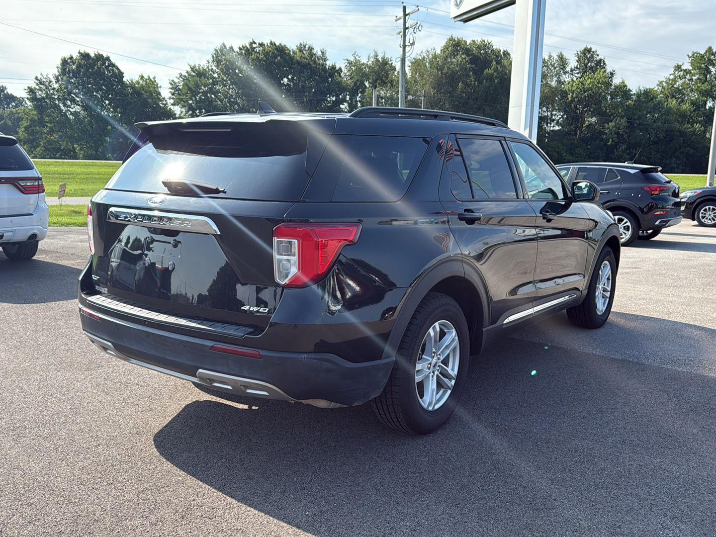 2023 Ford Explorer XLT photo 16