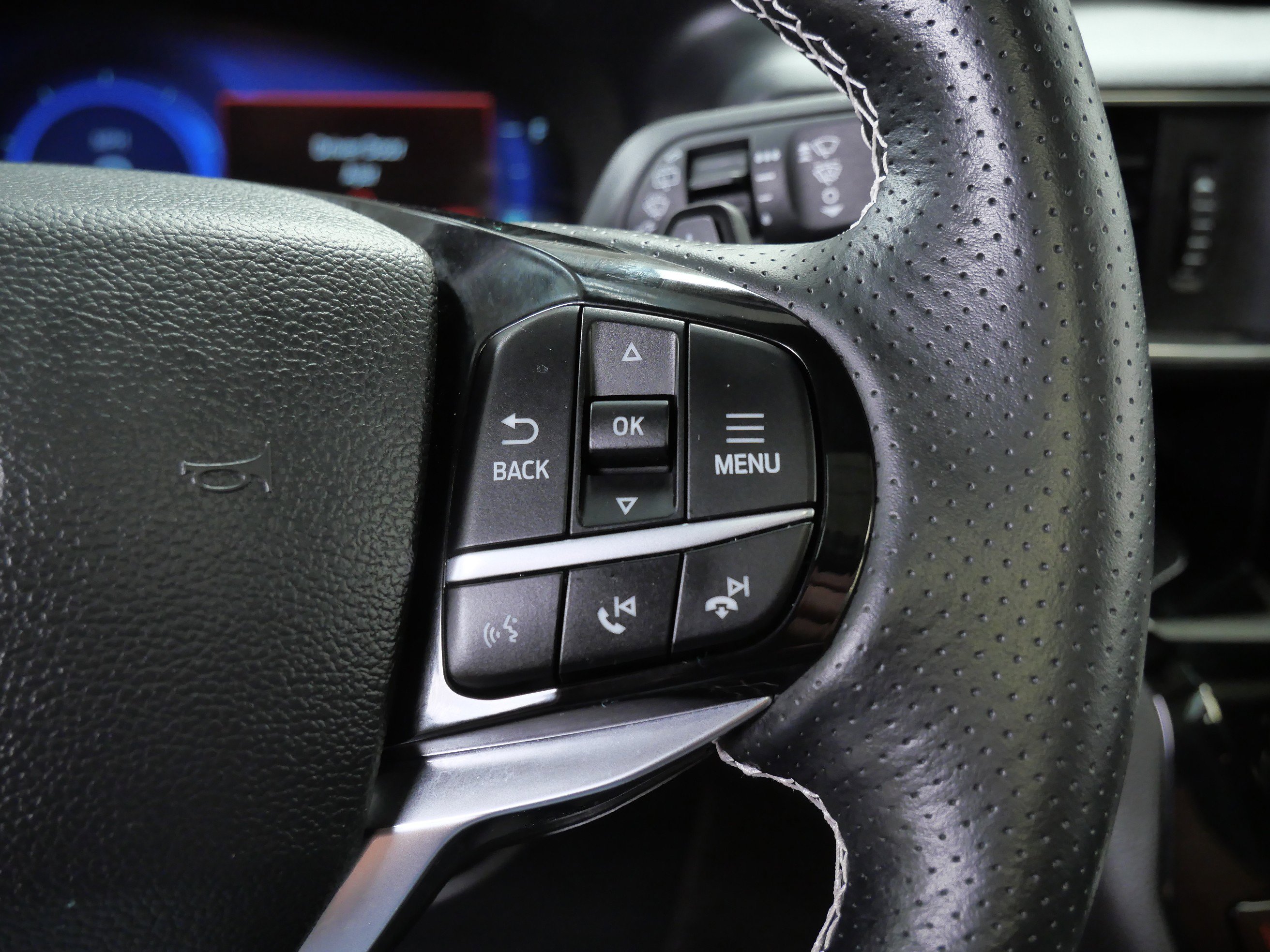 2022 Ford Explorer ST photo 24