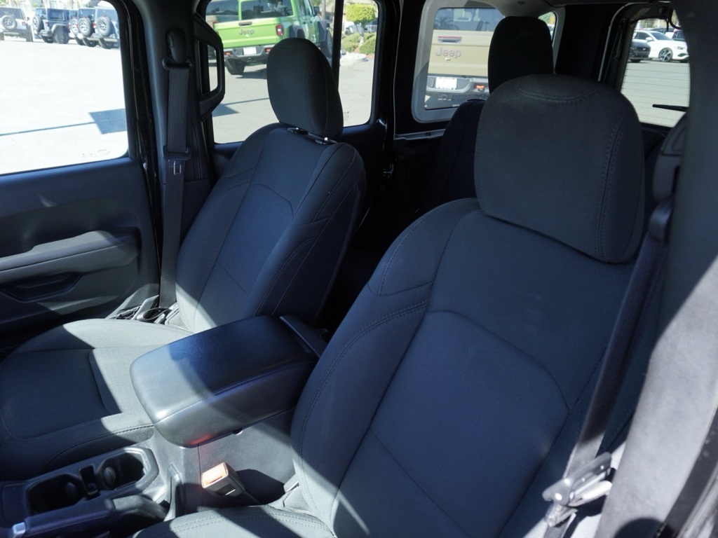 2019 Jeep Wrangler Sport S photo 18