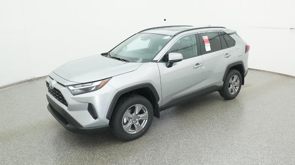 2025 Toyota RAV4 XLE's photo