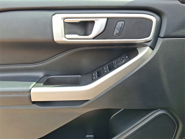 2022 Ford Explorer XLT photo 9