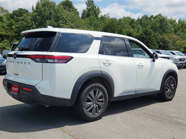 2022 Nissan Pathfinder S photo 3