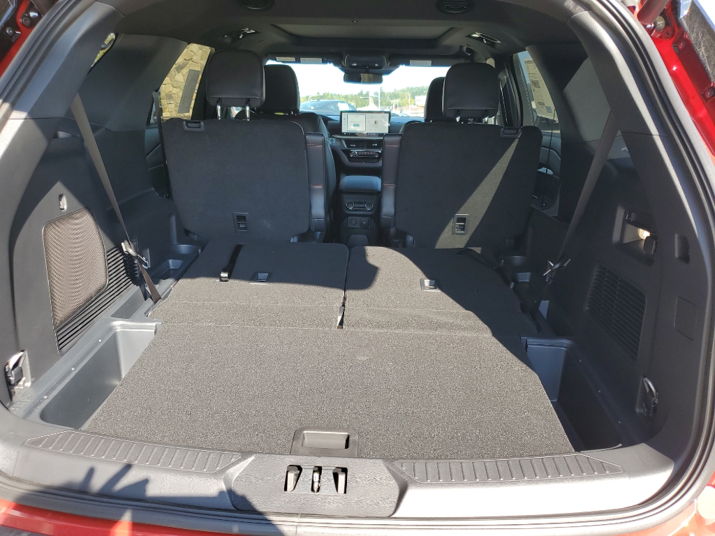2025 Ford Explorer ST-Line photo 16