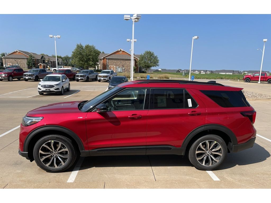 2025 Ford Explorer ST-Line photo 3