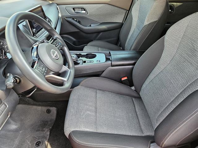 2022 Nissan Rogue SV photo 9