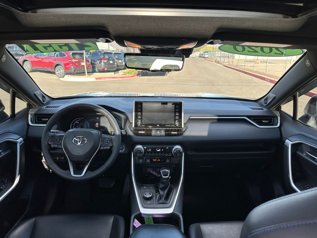 2020 Toyota RAV4 Hybrid XSE photo 18