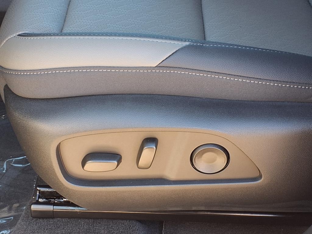 2025 Chevrolet Equinox LT photo 11