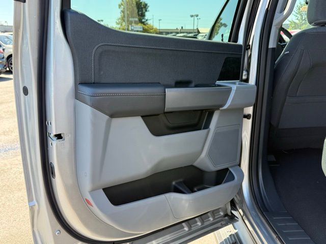 2025 Ford F-150 Lightning XLT photo 30