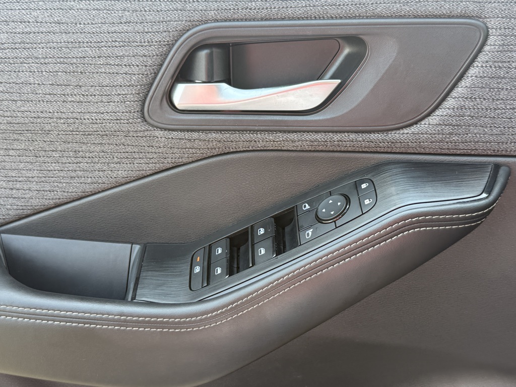 2021 Nissan Rogue SV photo 19