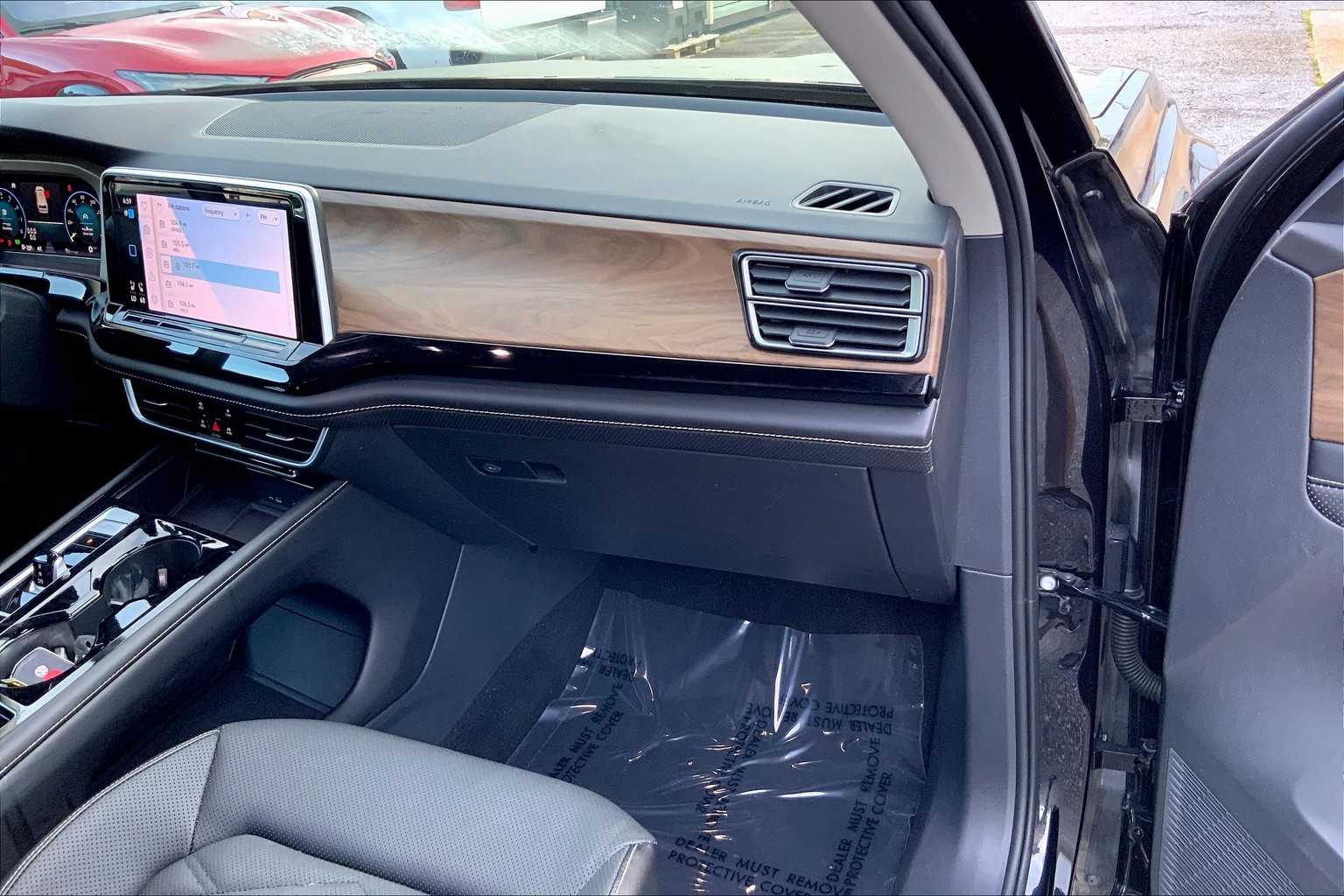 2024 Volkswagen Atlas SE Technology photo 17