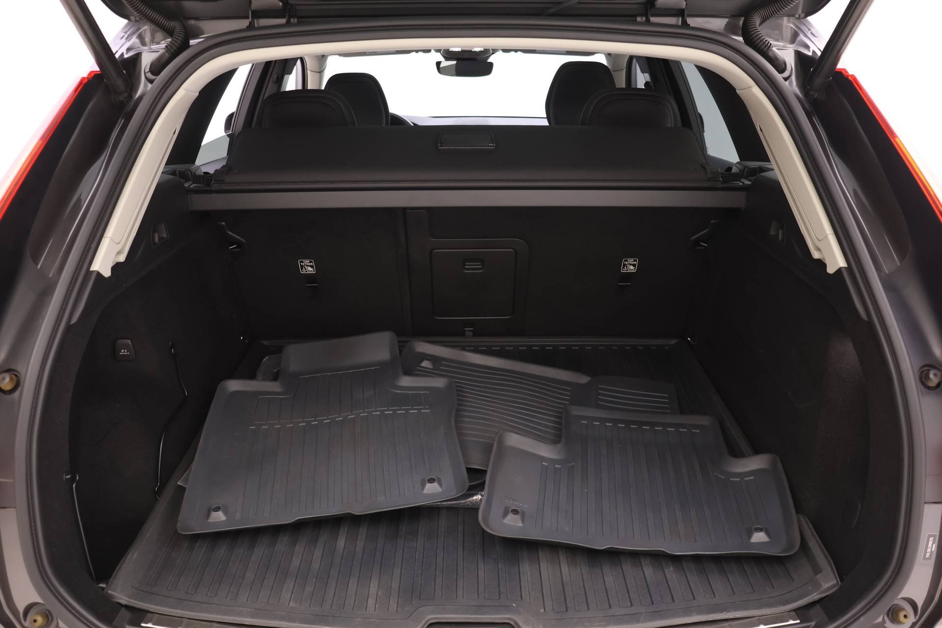 2022 Volvo XC60 B5 Inscription photo 20
