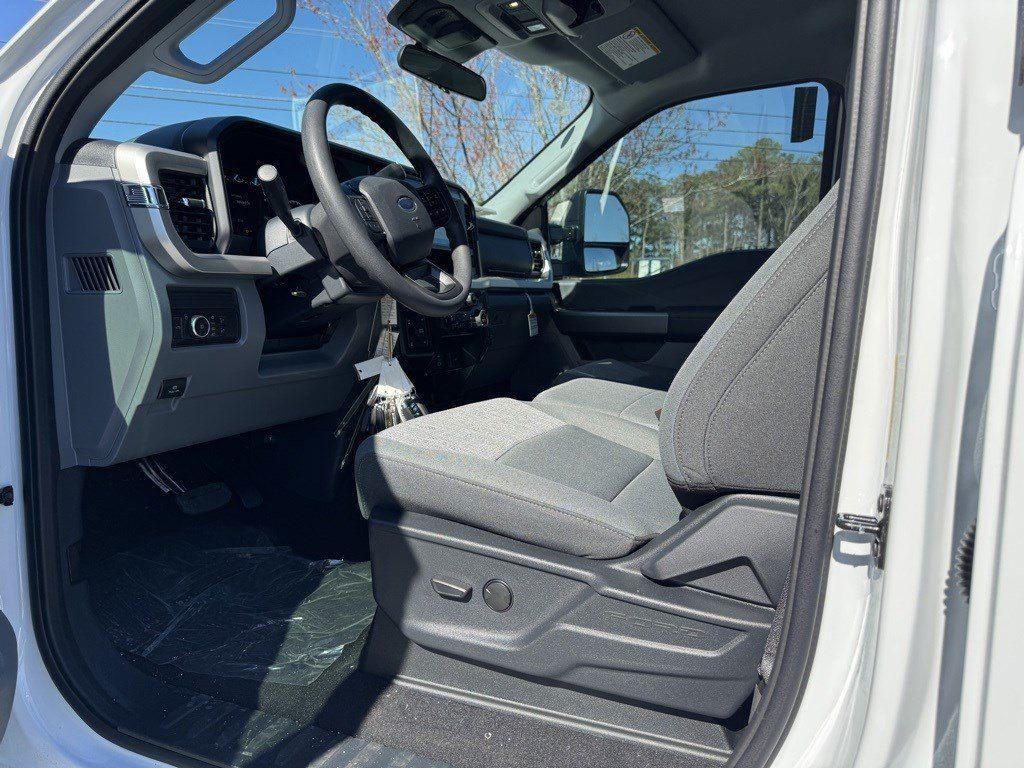 2025 Ford F-250 XLT photo 4
