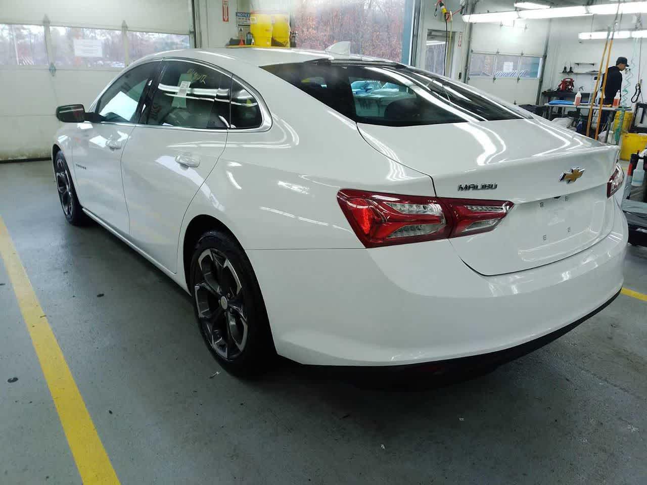 2022 Chevrolet Malibu 1LT photo 2