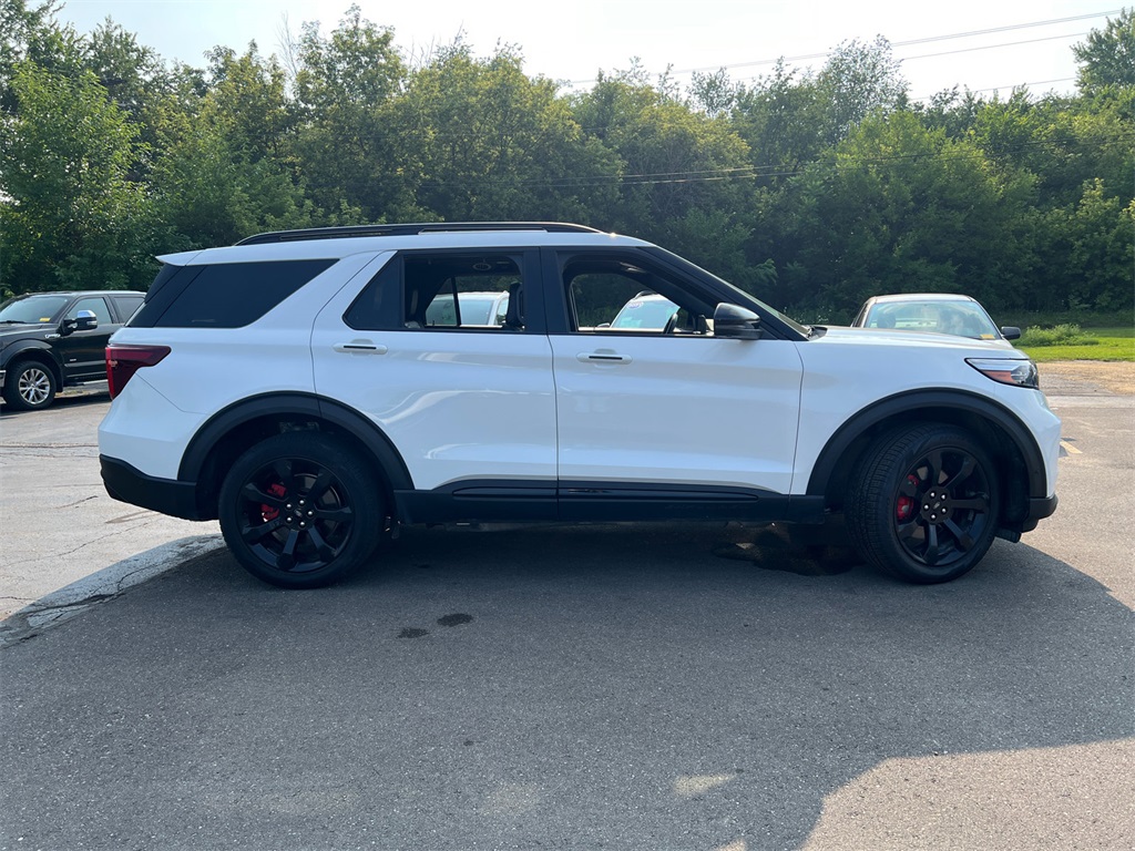 2022 Ford Explorer ST photo 2