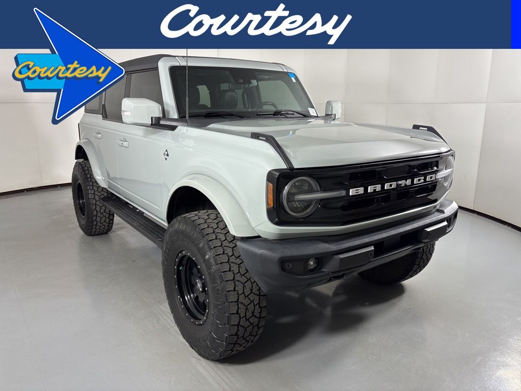 2023 Ford Bronco Outer Banks's photo