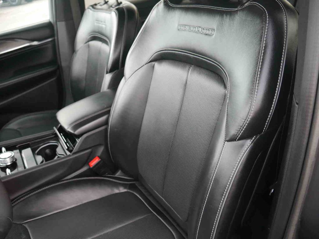 2024 Jeep Grand Cherokee Overland photo 33
