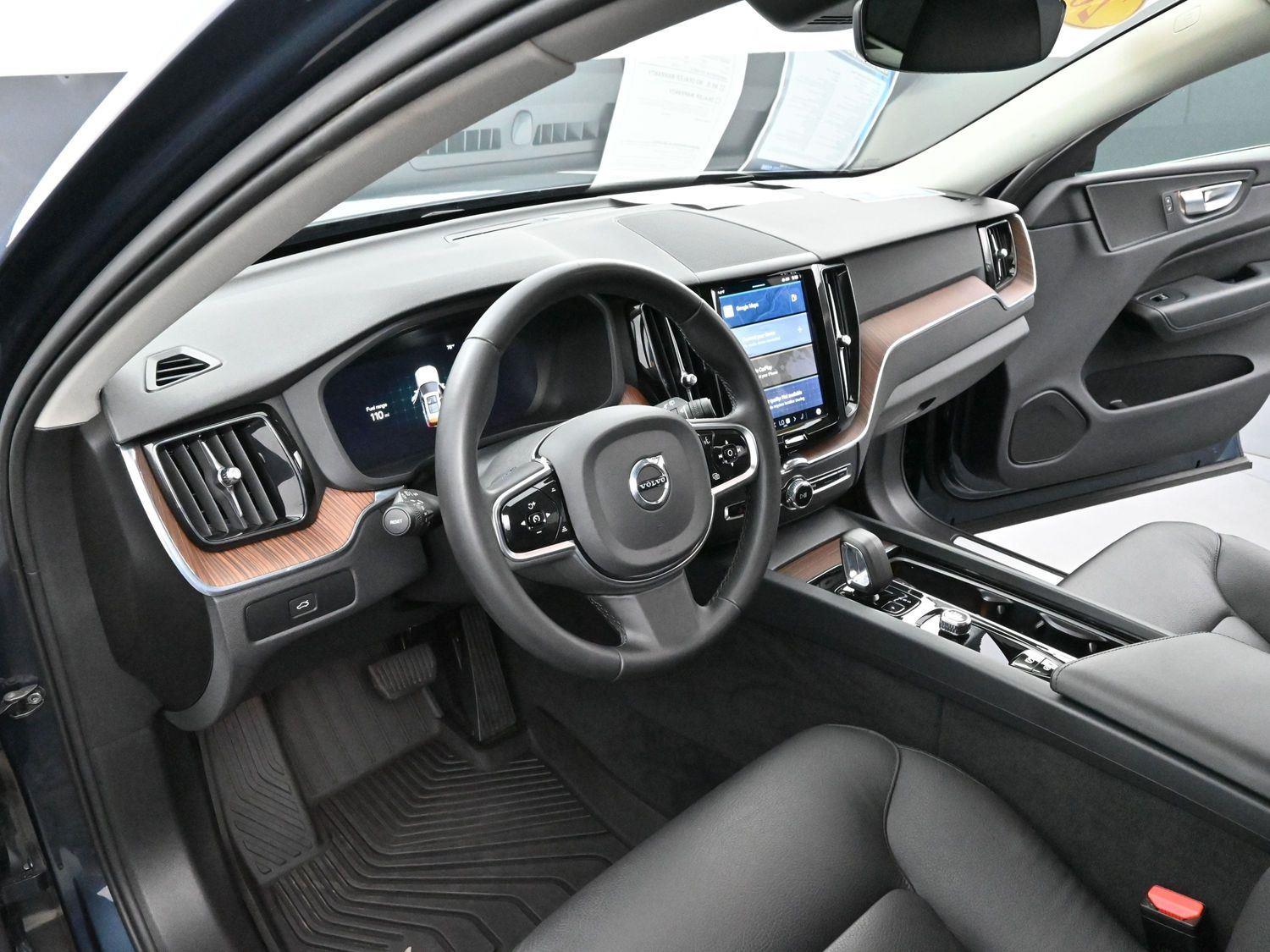 2024 Volvo XC60 Plus photo 15