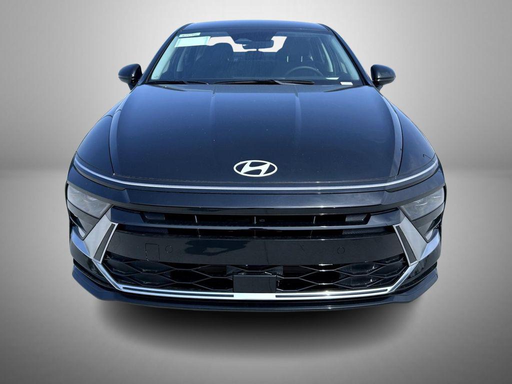 2025 Hyundai Sonata Hybrid SEL photo 2