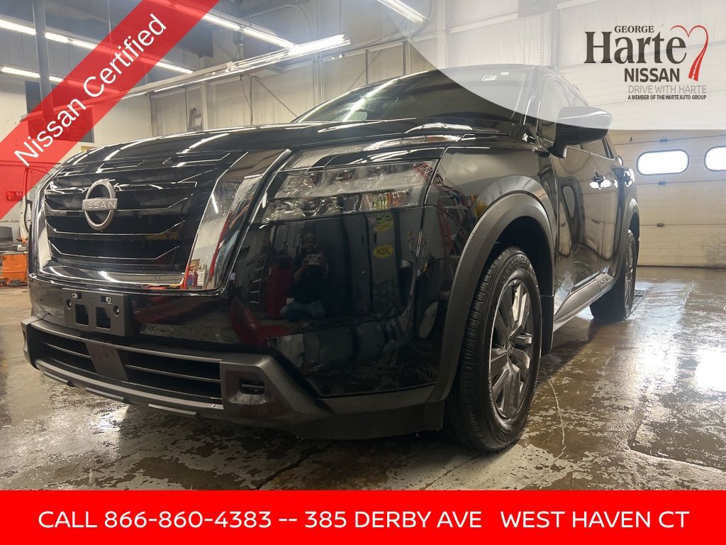 2025 Nissan Pathfinder SV's photo