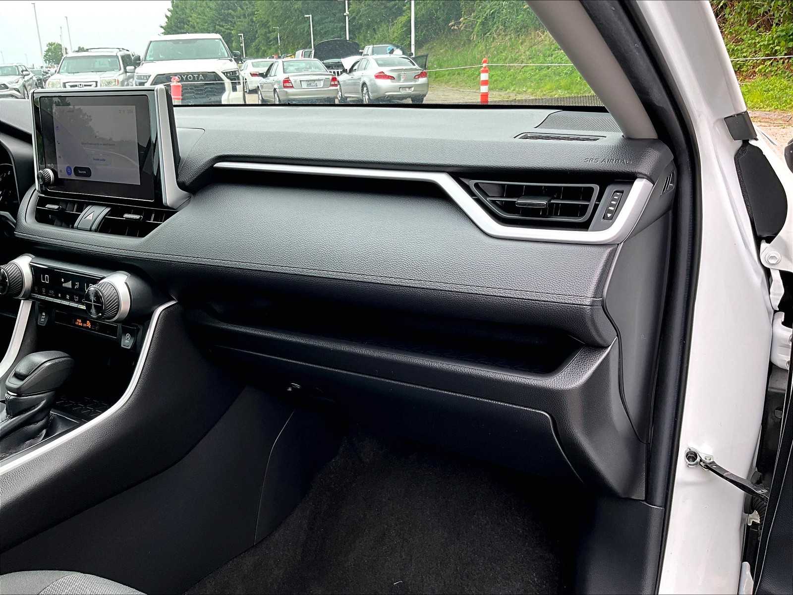 2023 Toyota RAV4 XLE photo 25