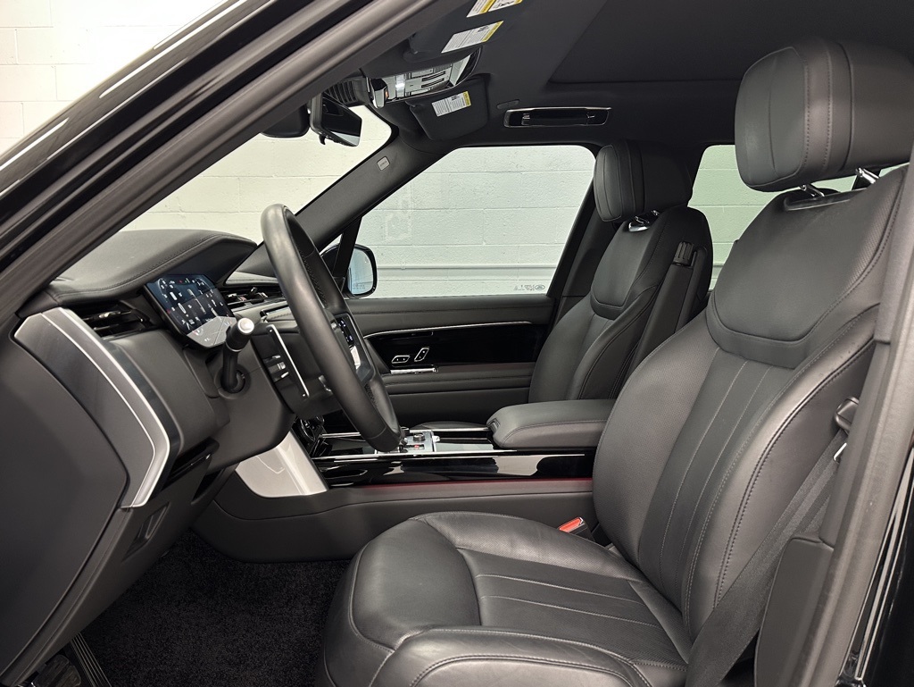 2023 Land Rover Range Rover SE photo 11