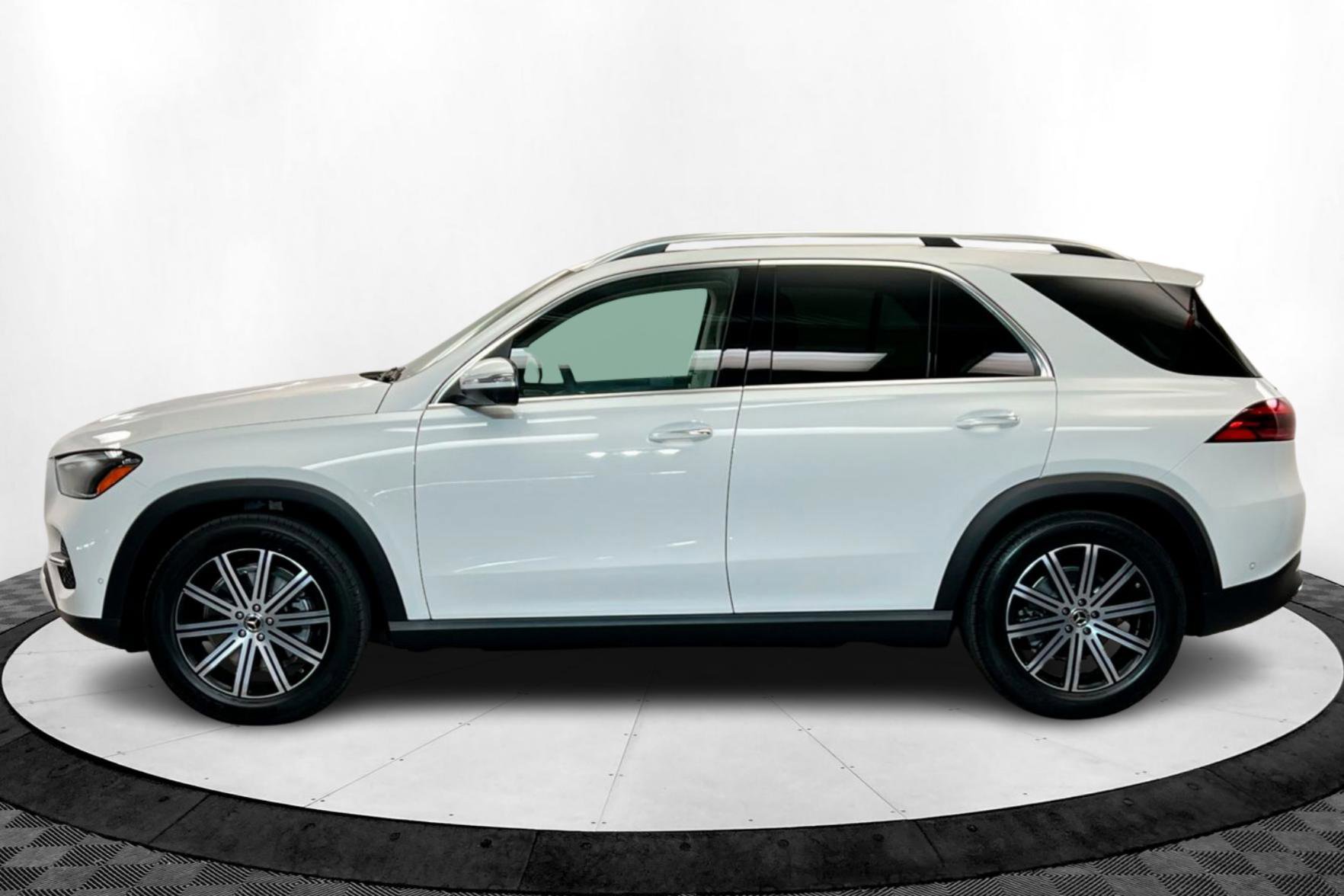 2025 Mercedes Benz GLE 350 4MATIC photo 2