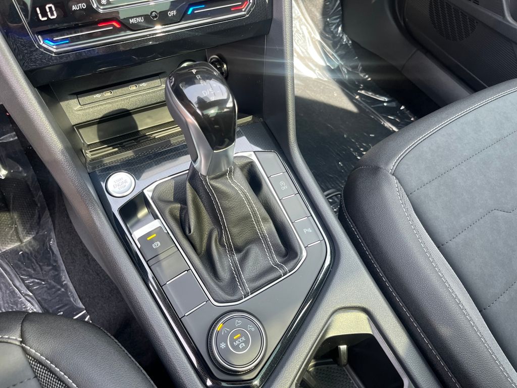 2025 Volkswagen Taos SE photo 15