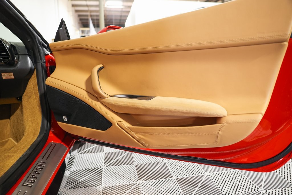 2010 Ferrari 458 Italia Base photo 18